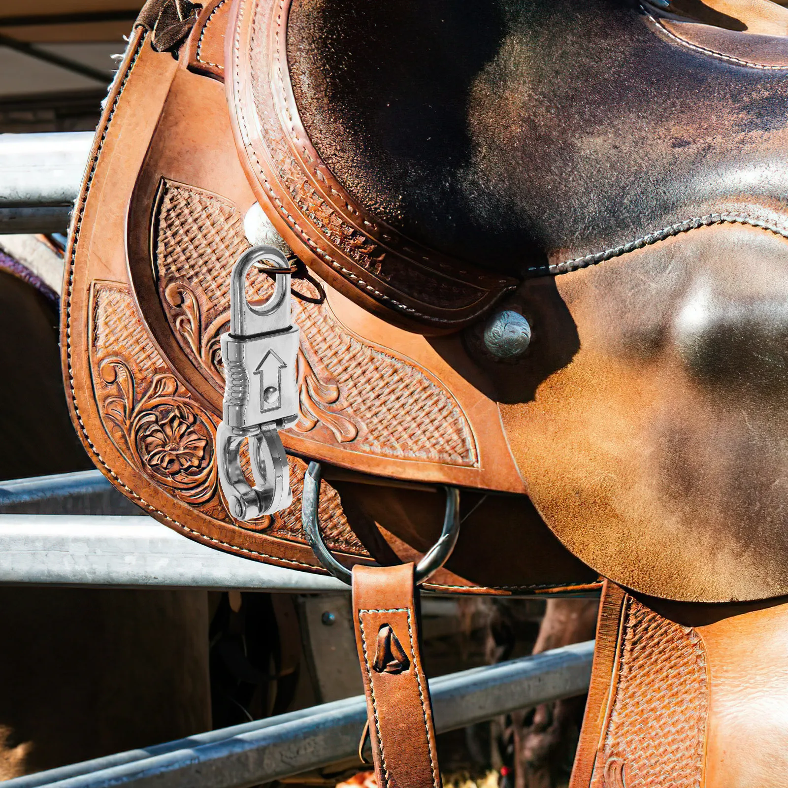 خطاف حصان سريع التحرير عين ثابتة معدنية لمعدات التدريب في الهواء الطلق للفروسية، ملحقات ركوب الخيل المتينة شديدة التحمل