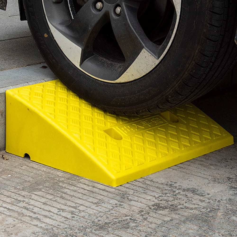 

1 Pcs Step slope plastic ramp Triangular ramp Car tire ramp Car wash room step slope pad 38x49.5x14.5cm Road step triangular pad