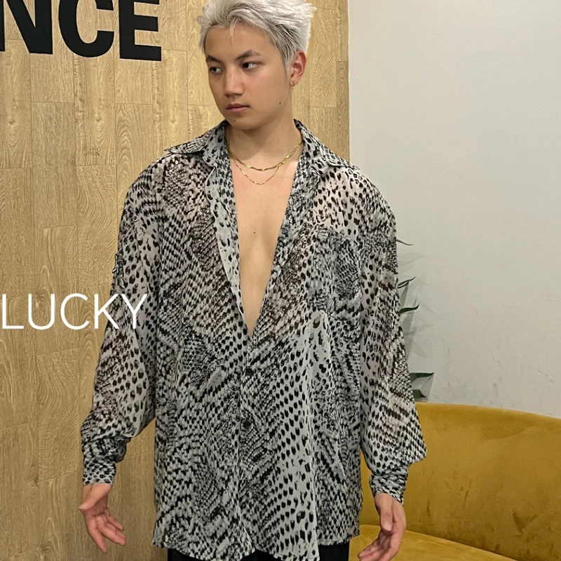 2025 nouveaux hauts de danse latine pour hommes à manches longues motif serpent en vrac chemises Chacha Rumba Tango adulte mâle Costumes latins DQS20635