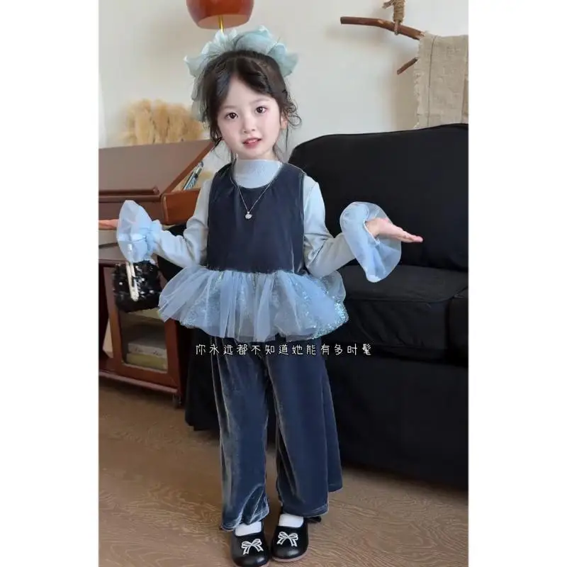 

Весенне-осенний комплект одежды для девочек, новинка 2026, одежда для маленьких девочек, бархатный жилет, комплект из трех предметов, комплект одежды для маленьких девочек