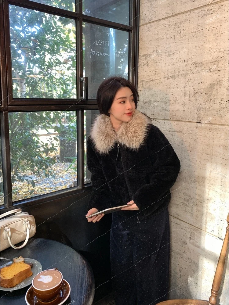 

Ladies' Thickened Short Lamb Fur Coat Warm Casual Style Loose Fit Inner Fleece Nylon Outer Polyester Zipper Closure No Hat