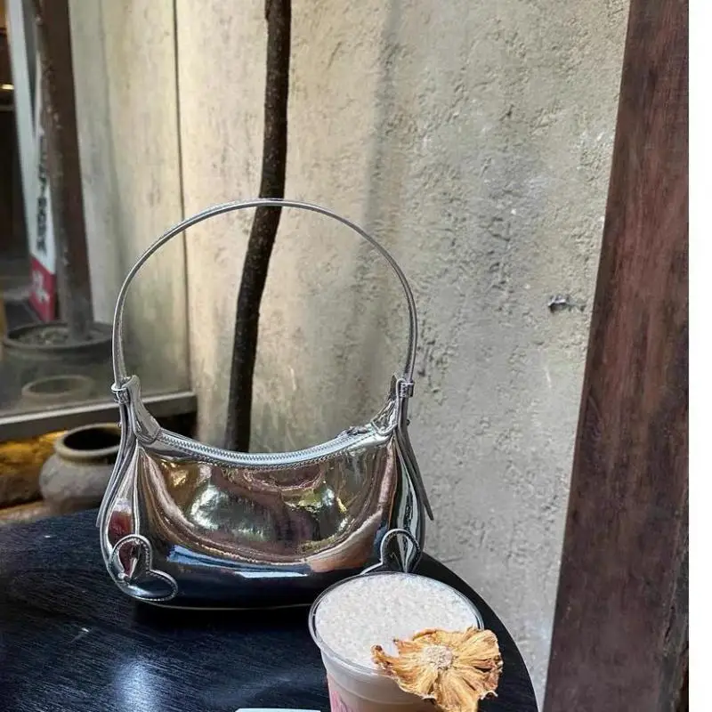 

Нишевый дизайн, милая крутая сумка для девочек, новинка 2025 года, высококачественная сумка-багет, американская пригородная сумка на плечо, подмышки