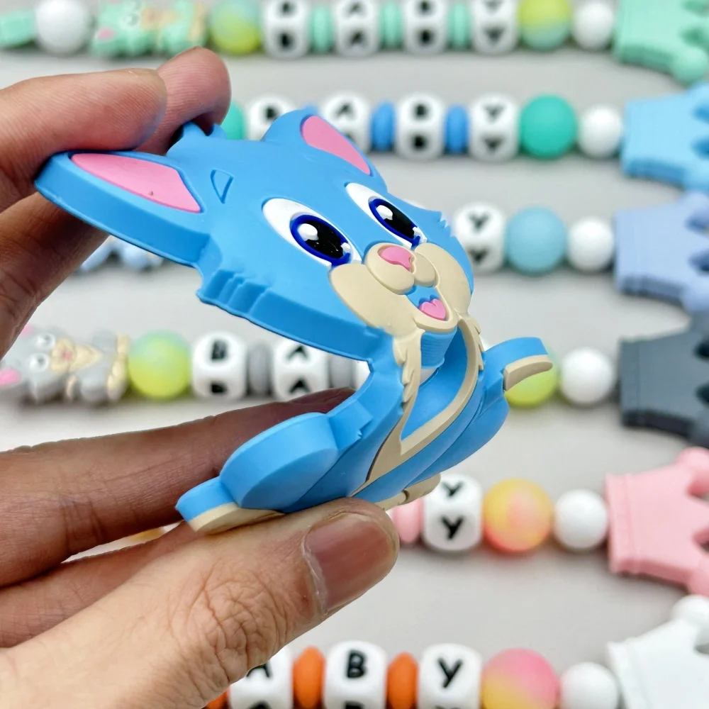 Kişiselleştirilmiş mektup adı bebek silikon yavru aydınlık boncuk kolye emzik klipsi tutucu zincirler bebek diş kaşıyıcı Kawaii oyuncak hediye