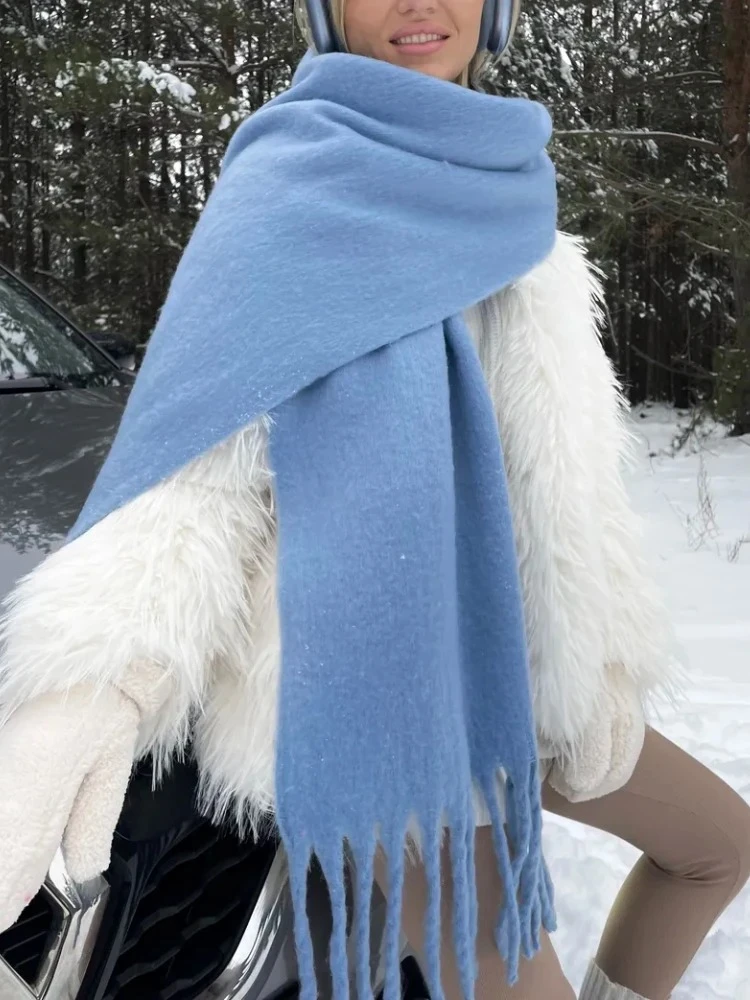 Bufanda de invierno para mujer, chal grueso cálido a la moda de Color sólido, pañuelo para el cuello, bufandas de otoño, blanco, azul, elegante bufanda de Cachemira con borlas