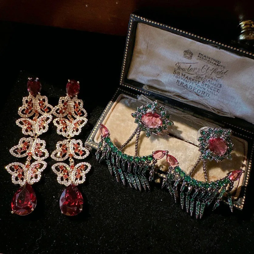 

Женские серьги из драгоценных камней в виде бабочек, с бахромой