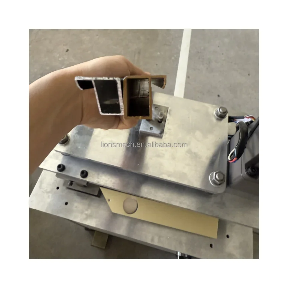 Lions Safe and Durle Hydraulic Aluminium Profile Minimalist Door Punching hine Doors and Windows Hinge Drilling hine