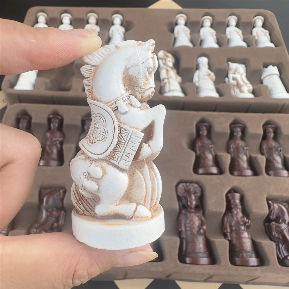 Antique Chess Large 3D Character Modeling Qing Soldier Resin Chess Pieces Leather Chessboard Entertainment Box40*19cm/15.7*7.5in