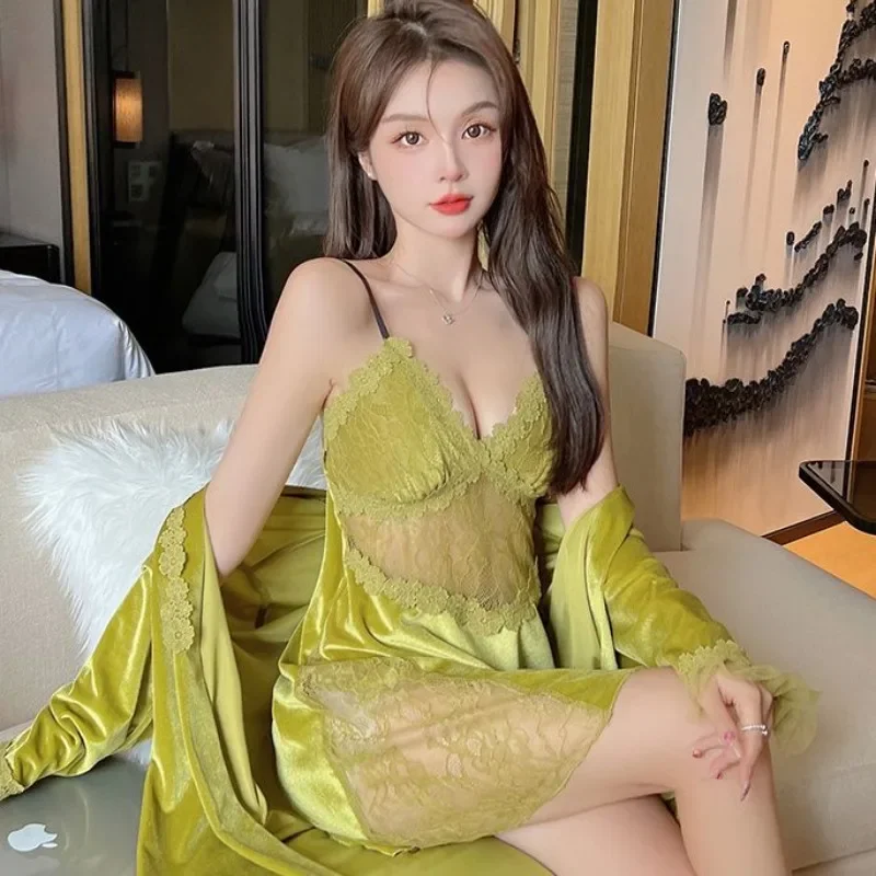 Slip nightdress The autumn mood is pure wind and velvet Sex appeal Pajamas Ms. Canary velvet Fall and winter style Lace Bra pad