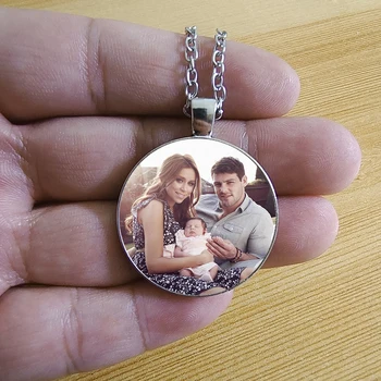 3 cm große personalisierte Foto-Anhänger-Halskette für Ihr Baby, Foto-Geschenk für die Familie von Mama und Papa