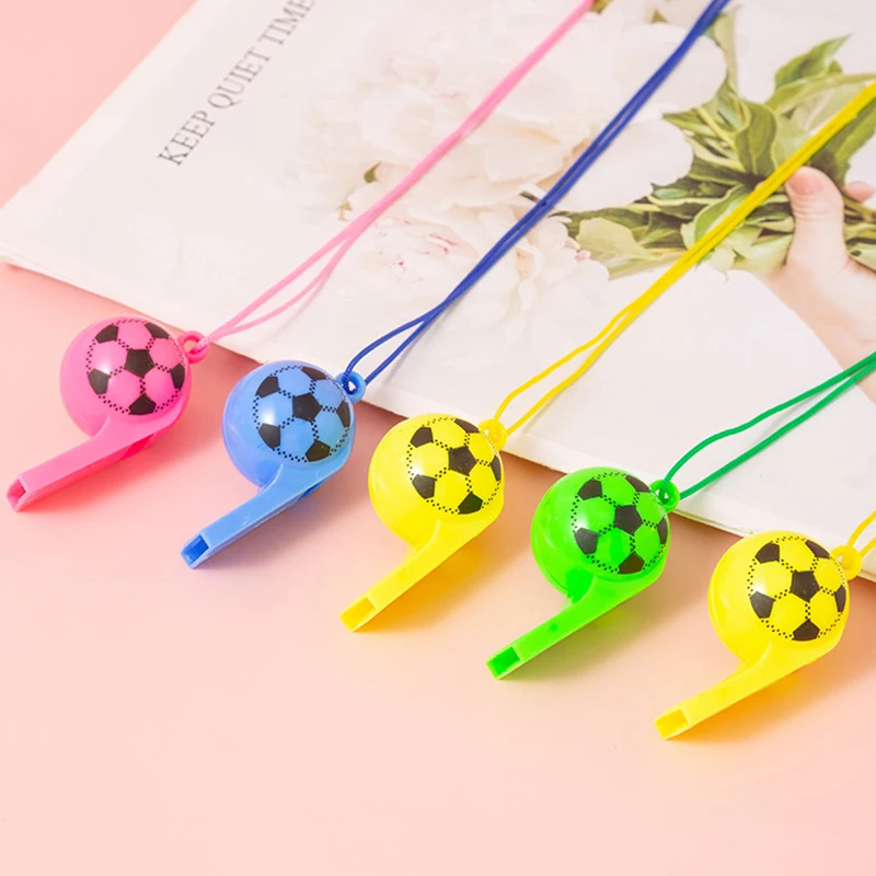 5/10/20 pçs mini apito de plástico de futebol aleatório cor misturada assobios com corda cheerleading árbitro esporte fã apito fornecimento zyf