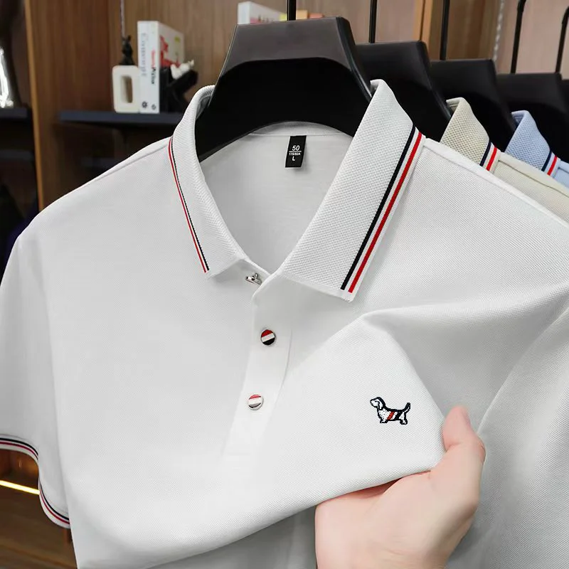 Luxuriöses Herren-Kurzarm-Poloshirt mit Kragen und Knöpfen, Seidenanteil, Hunde-Stickerei, Britischer Stil, T-Shirt für Outdoor und Freizeit, Herrenmode