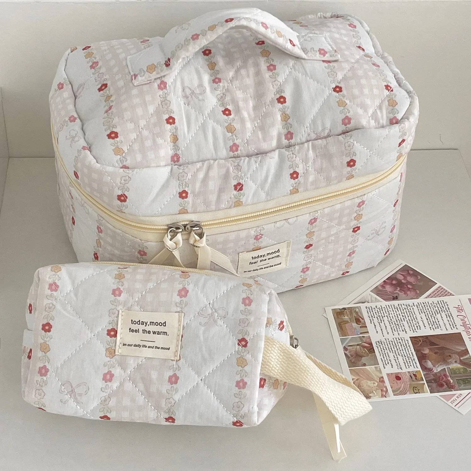

Stripe Red Flower Women's Cosmetic Bags Portable Quilted Girls Wash Handbags Makeup Case Retro Female Handheld Storage Purse