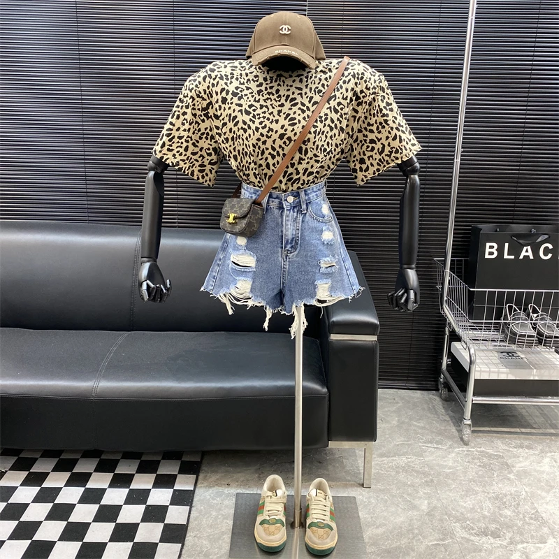 2022 New fashion Designer new style Famous brand Round neck Retro Leopard Print Shoulder pad T-shirt Loose short top