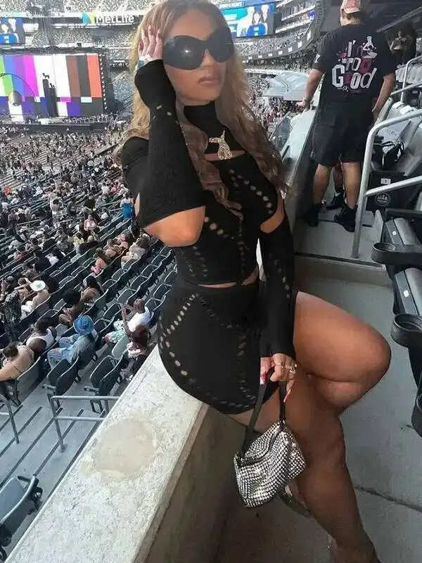 Nuevo Body de manga larga con agujeros rotos y cuello alto con diamantes de Color liso para mujer, vestido ultracorto ajustado sexi de cintura baja FV1O