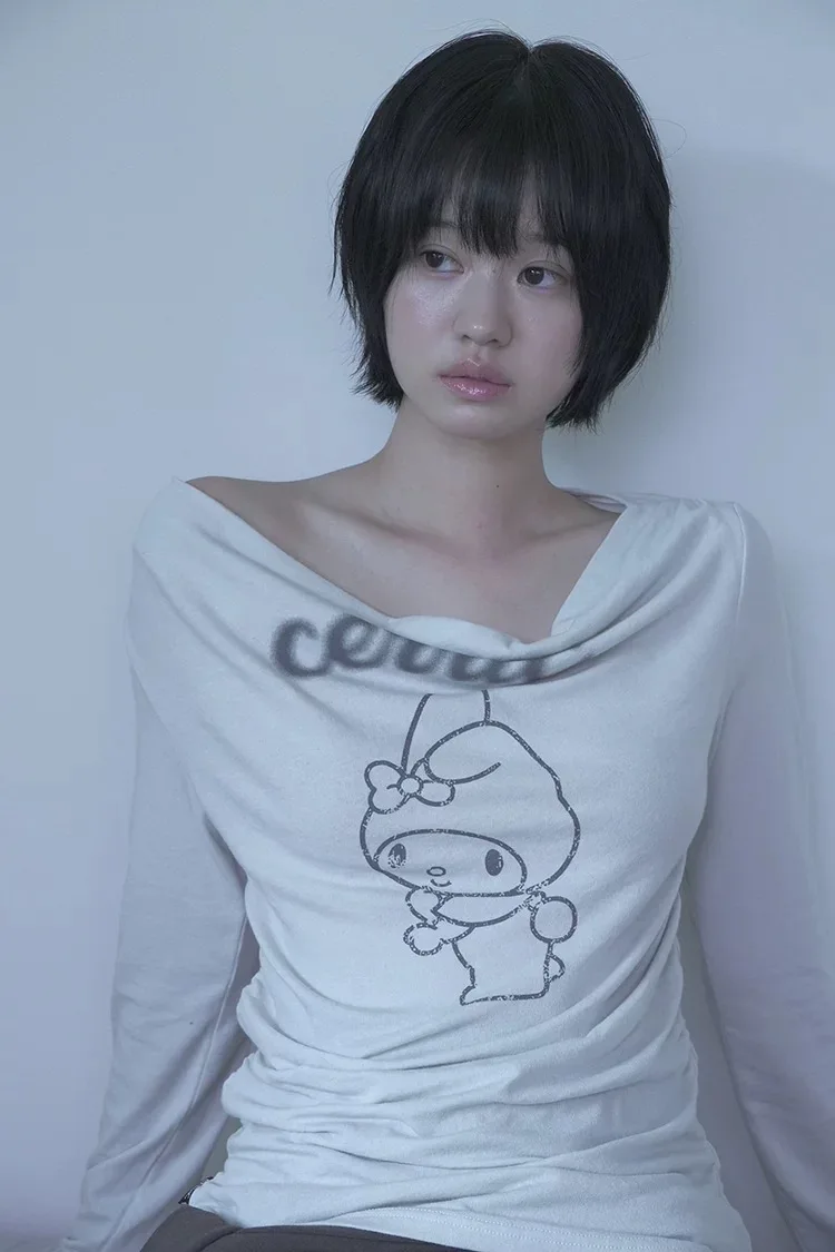 Camiseta de Manga Larga Ajustada con Estampado de Sirena, Diseño de Un Hombro Descubierto y Base Plisada para Mujer, Mezcla de Algodón y Lycra, Verano 2026