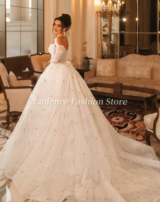 Maßgeschneiderte luxuriöse weiße trägerlose Prinzessin arabische Brautkleider Korsett Perlen Spitze Applikation Dubai Brautkleider