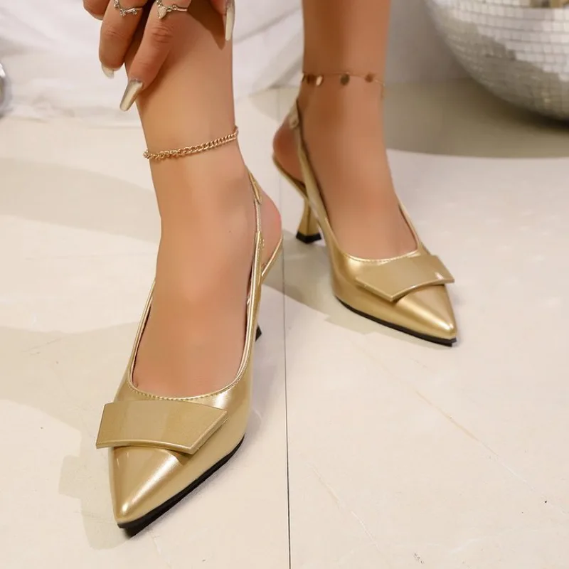 Damen-Sandalen mit Zehenabdeckung, Hohe Absätze, Spitze Zehenpartie, Rückseitig Offen, Elegante Silberfarbene Damenschuhe, Gummisohle, Marken-Sandalen