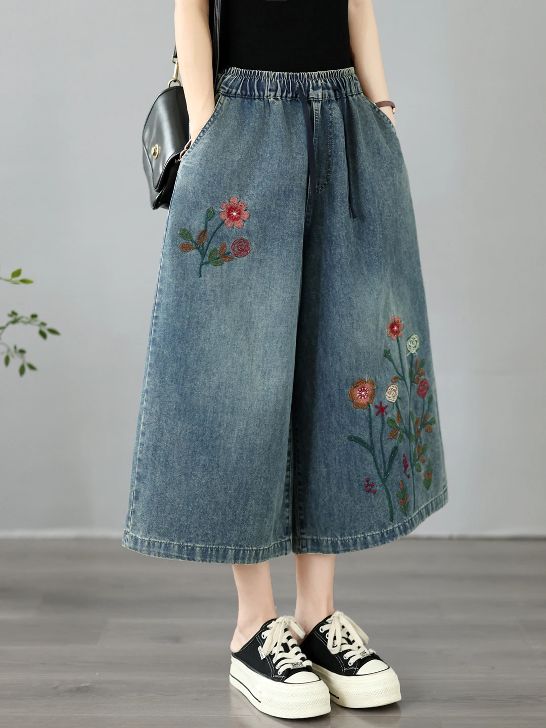 

Heavy Embroidery Summer Casual Loose Wide Leg Jeans High Waist Cotton Polyester Blend Seven Inches Long Plant Floral Pattern