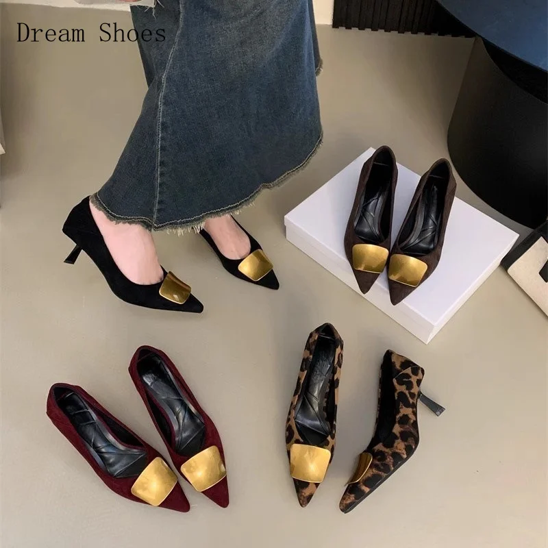 

Элегантные женские туфли с острым носком во французском стиле, весна-осень 2025 года, замшевые туфли на высоком каблуке с квадратными пуговицами и леопардовым принтом
