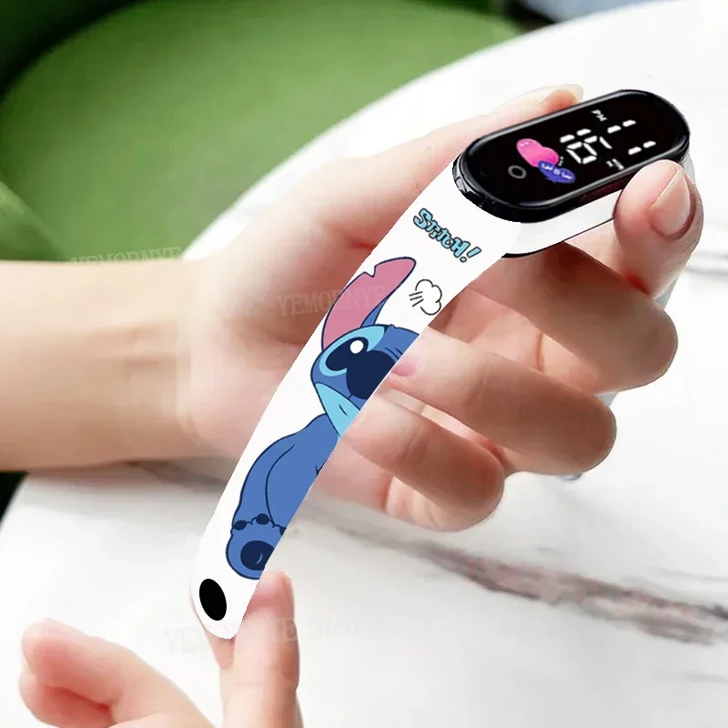 Stitch Orologi digitali per bambini Figure anime Orologio luminoso a LED Touch Orologio sportivo elettronico impermeabile Regalo di compleanno per bambini