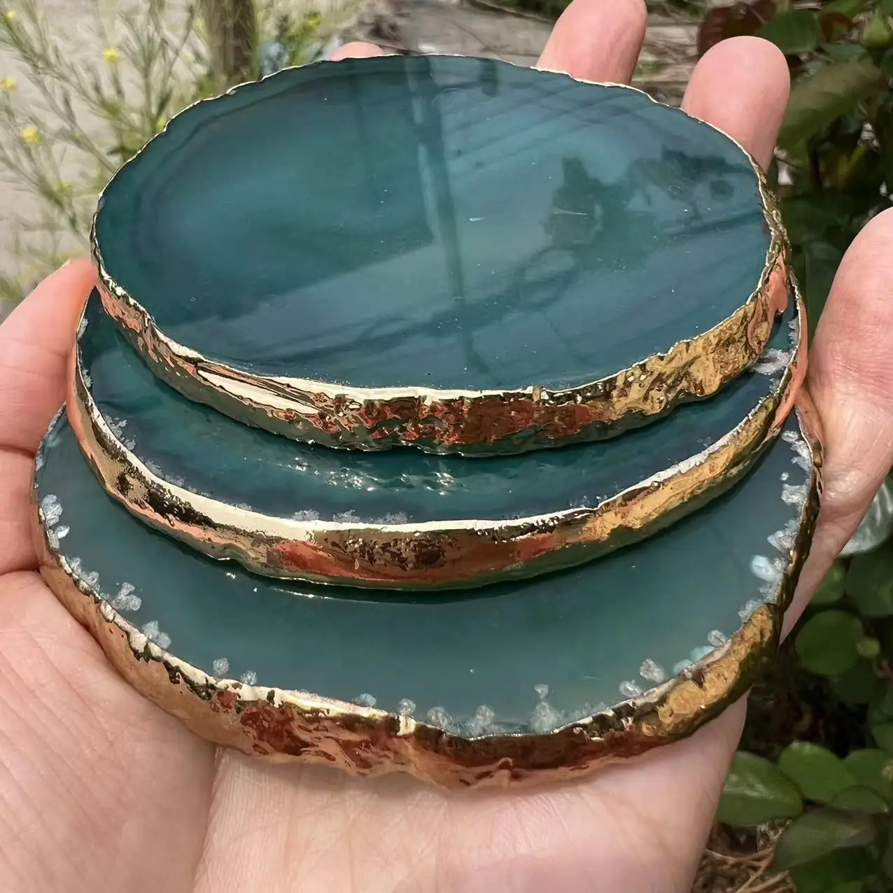 

natural agate Geode piece insulated coasters crystal board jade agate coasters with gold-plated lace mineral trim