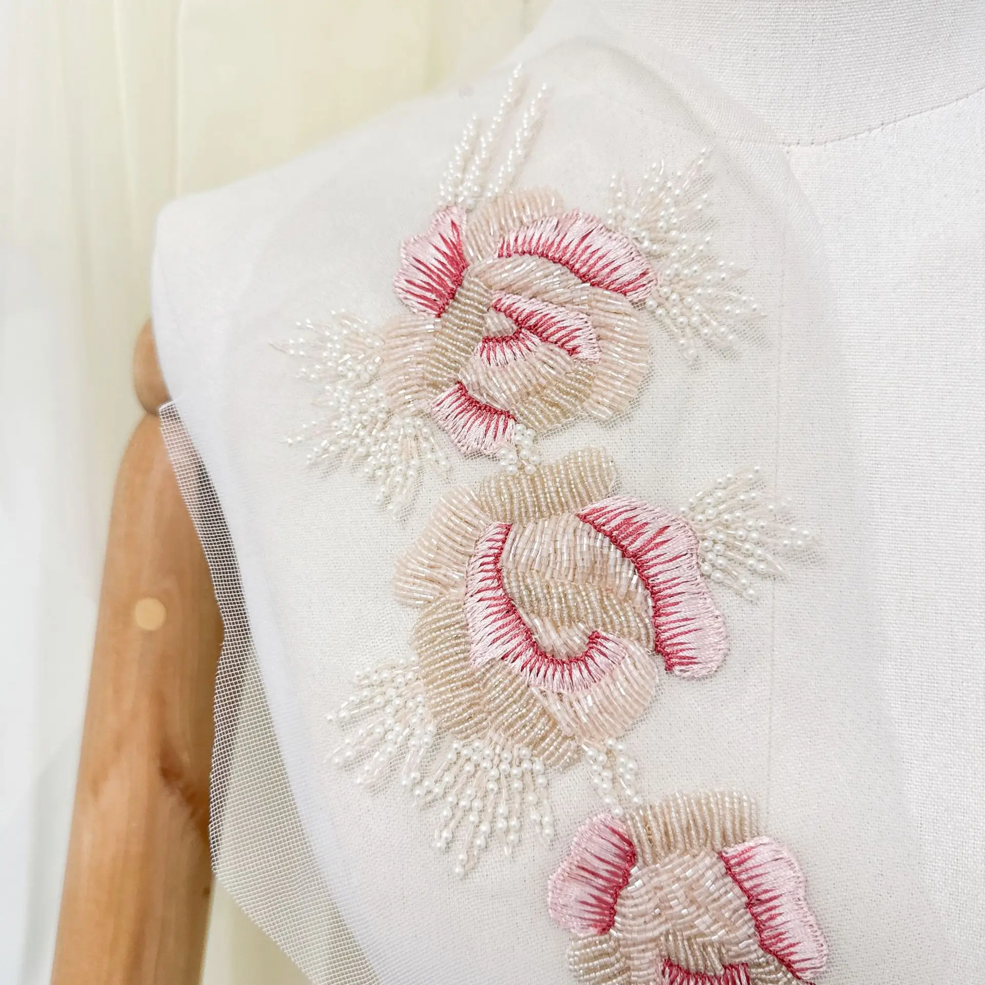 

A231 Pink Handmade Beaded Lace Decal Wedding Dress, Children's Performance Dress, Mother's Dress, Headband Decoration