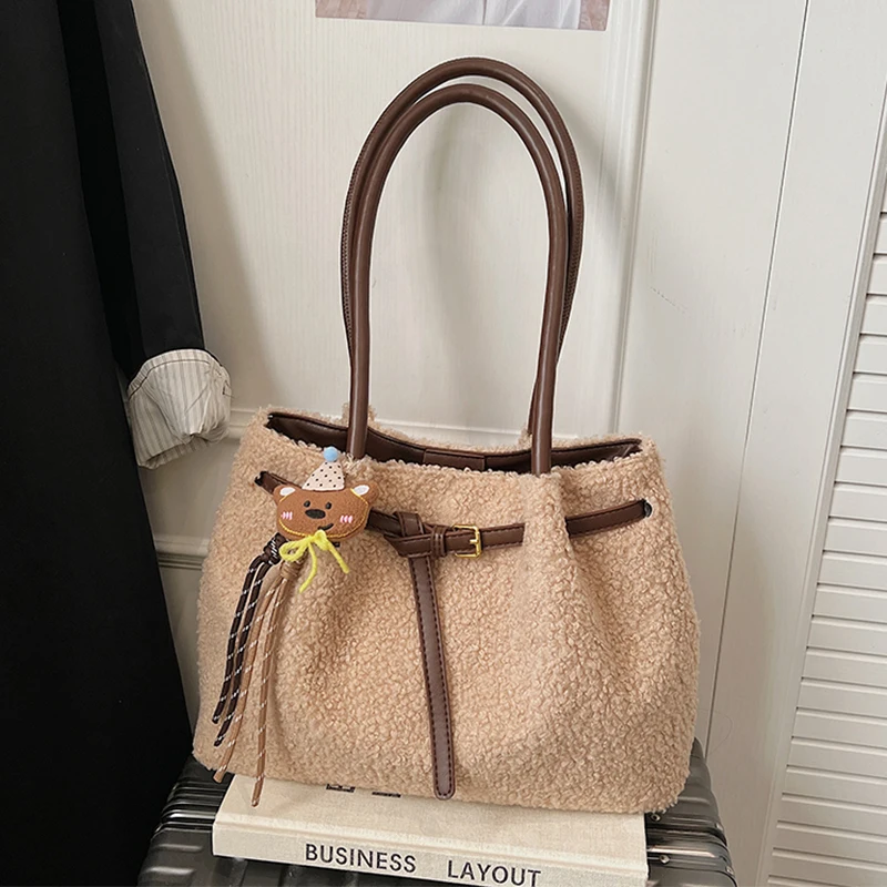 

Зимняя сумка для покупок Мягкая пушистая плюшевая сумка на плечо Женская кофейная сумка цвета хаки из овечьей шерсти Дизайнерская сумка A Main Big Totes