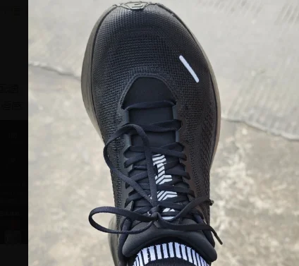 2025 New Walking Jogging Shoes Mens Womens Thick Bottom Running Shoes Mens Womens Outdoor Sneakers Couple Shoes