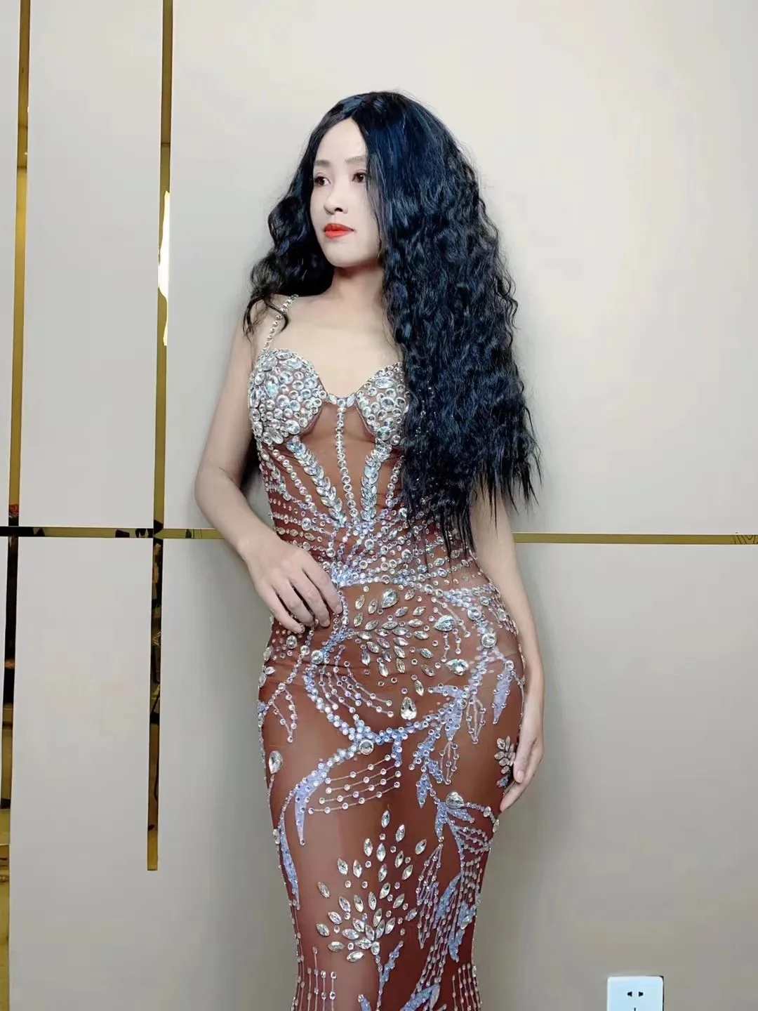 

Customized New Sexy Lace Transparent Diamond Pearl Sequins Feather Water Diamond Wrap Hip Dress Long Dress