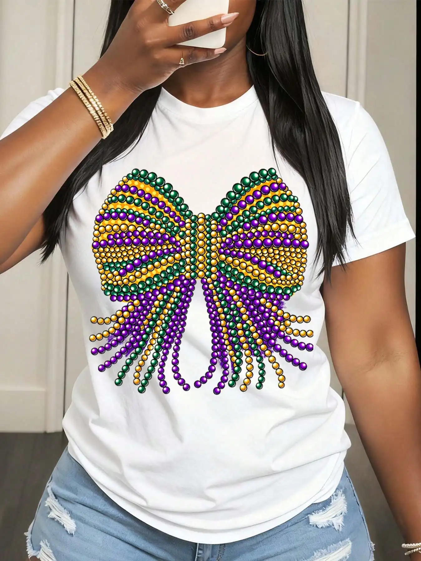

Белая футболка с бисерным бантом для праздничной вечеринки в стиле Марди Гра