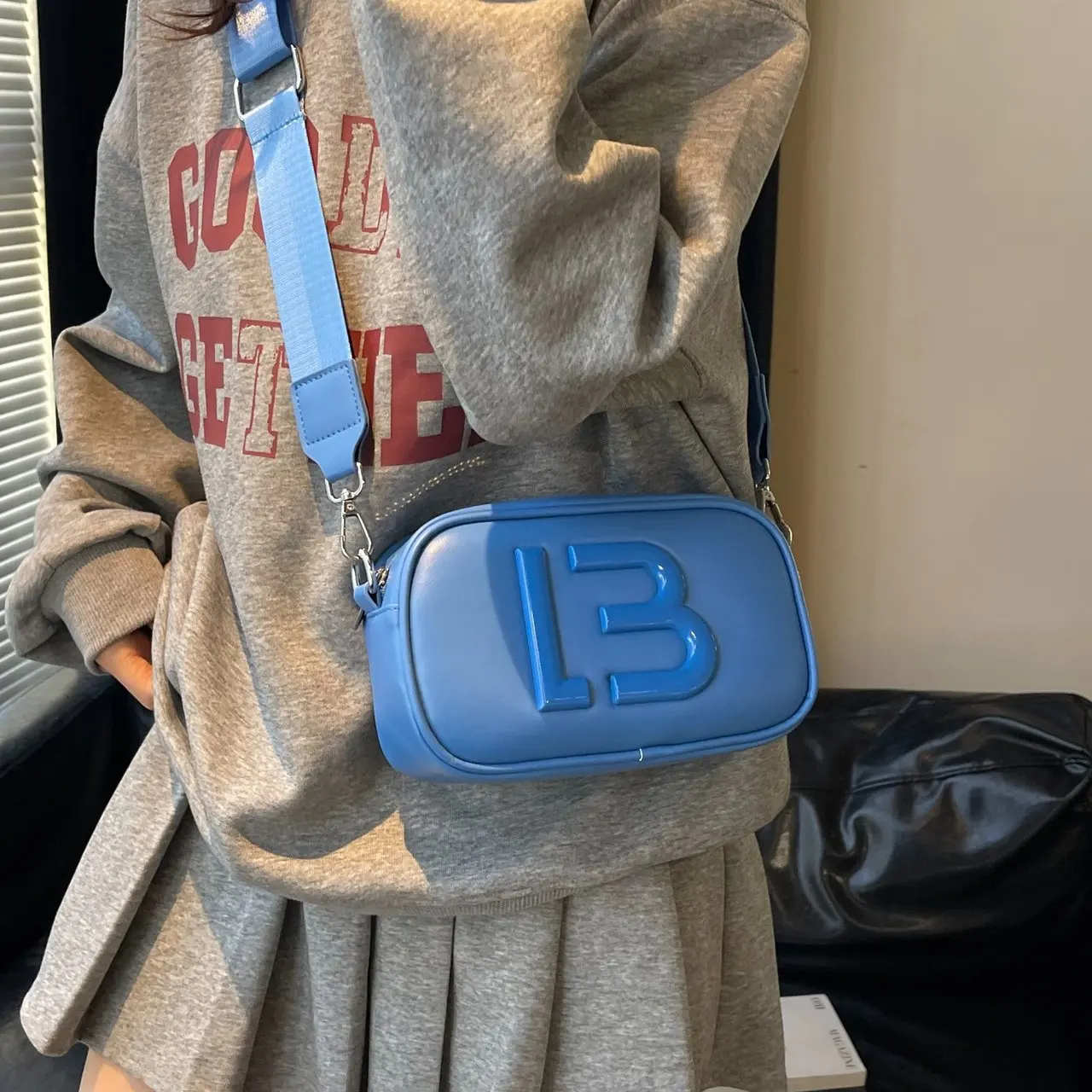 

Кожаная сумка с мягкой подкладкой для женщин, роскошная дизайнерская винтажная сумка через плечо, большая вместительная минималистичная сумка с уникальной мягкой подкладкой для подгузников