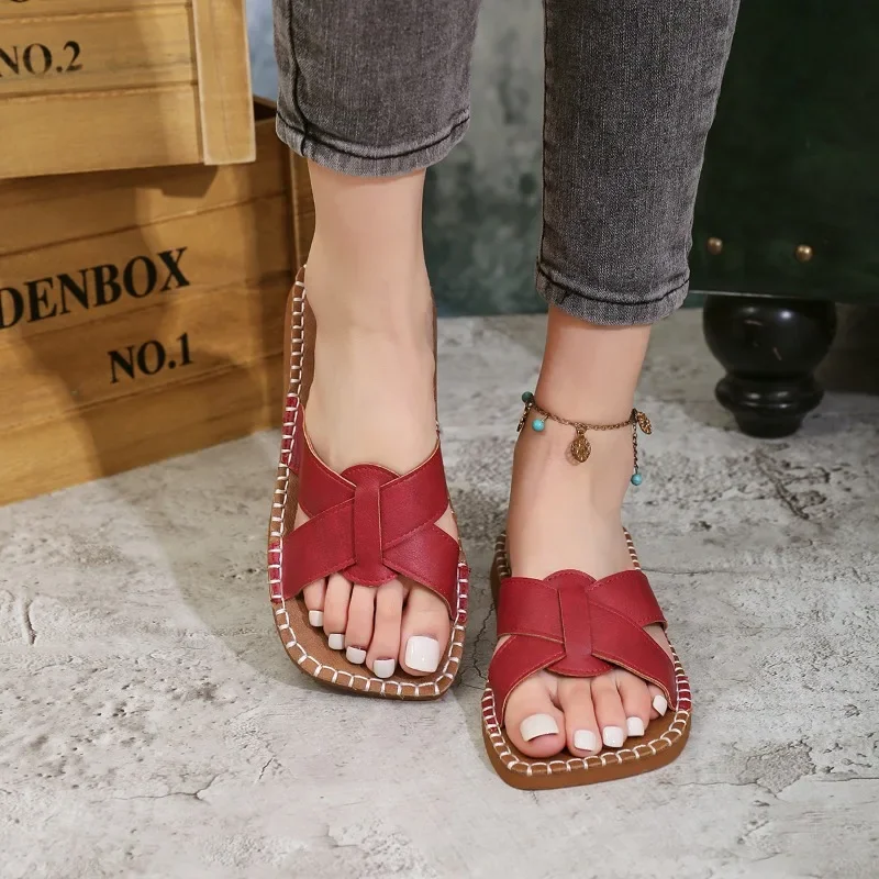 مصمم امرأة النعال المسطحة الفاخرة مصمم الصنادل عارضة أسفل النعال الصيف النساء الصنادل أحذية جديدة للنساء