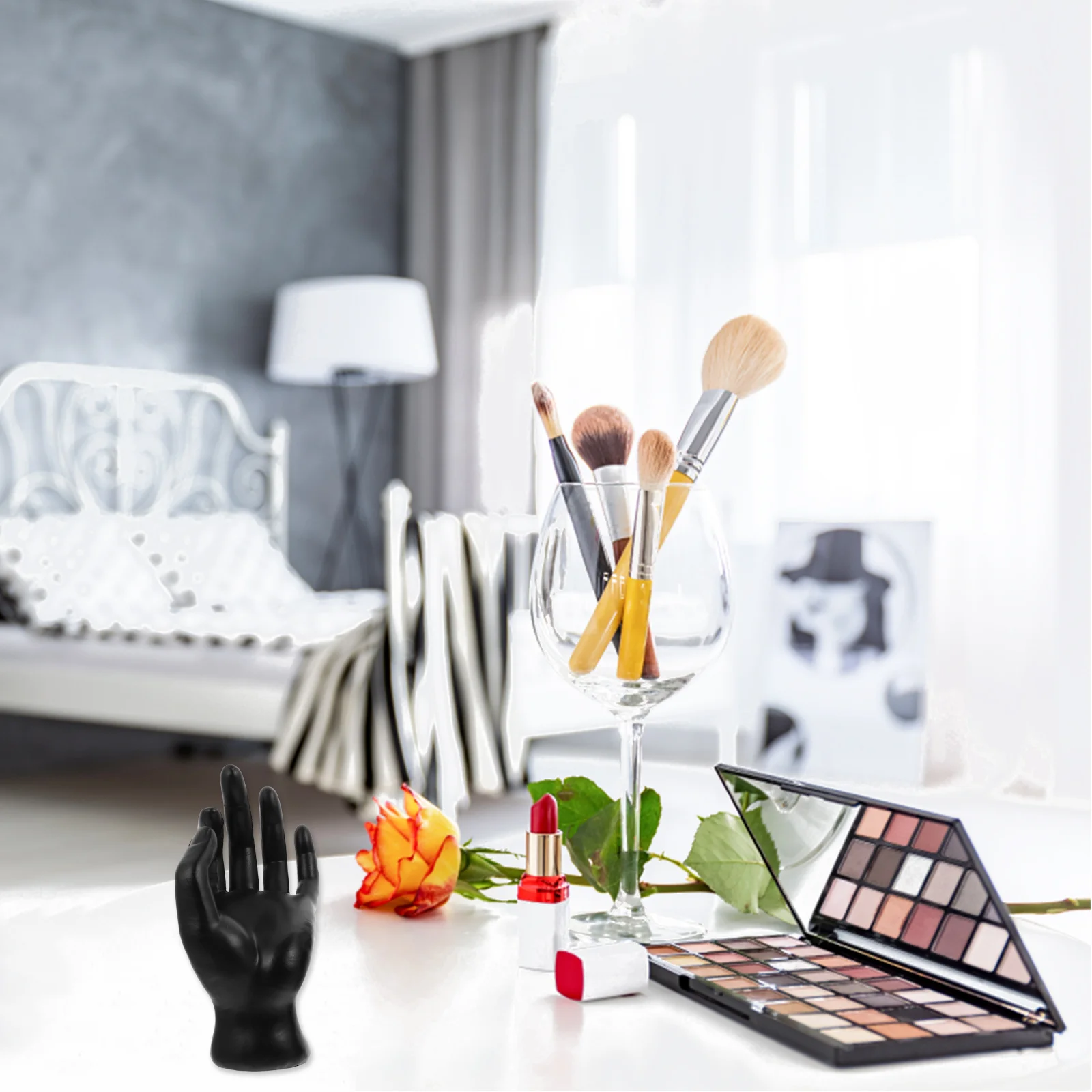 2Pcs Resin Hand Form Display Rack Compact Lightweight Ornament Showcase Stand Display Rack Resin Showing Holder