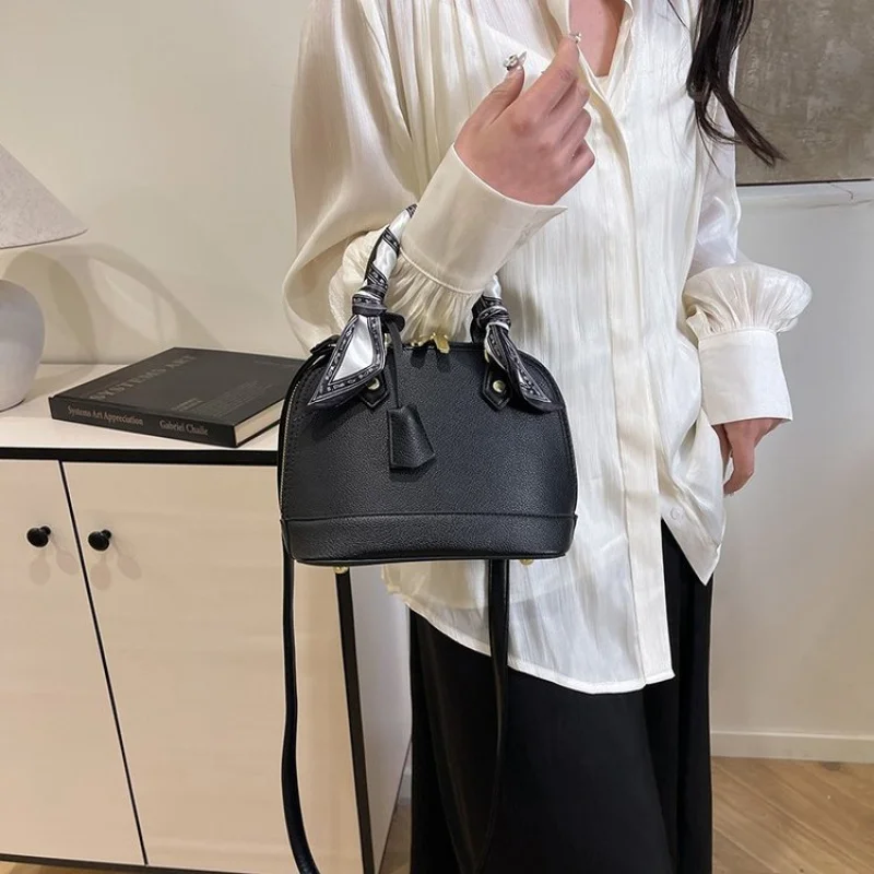 

High-End Ladies Tote Bag Made Of Premium Leather Featuring High-End Paris Elegant Vintage Commuter Look​