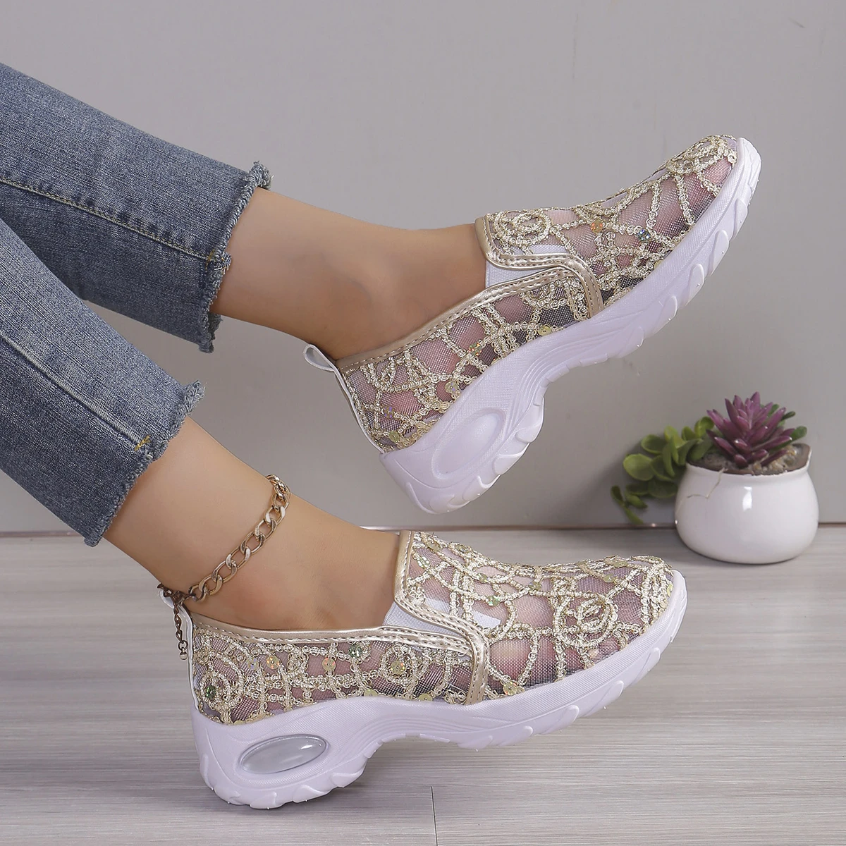 Women Mesh Sequined Sneakers 2026 New Light Comfort Running Shoes Casual Soft Sole Breathable Women Shoes Zapatillas De Deporte