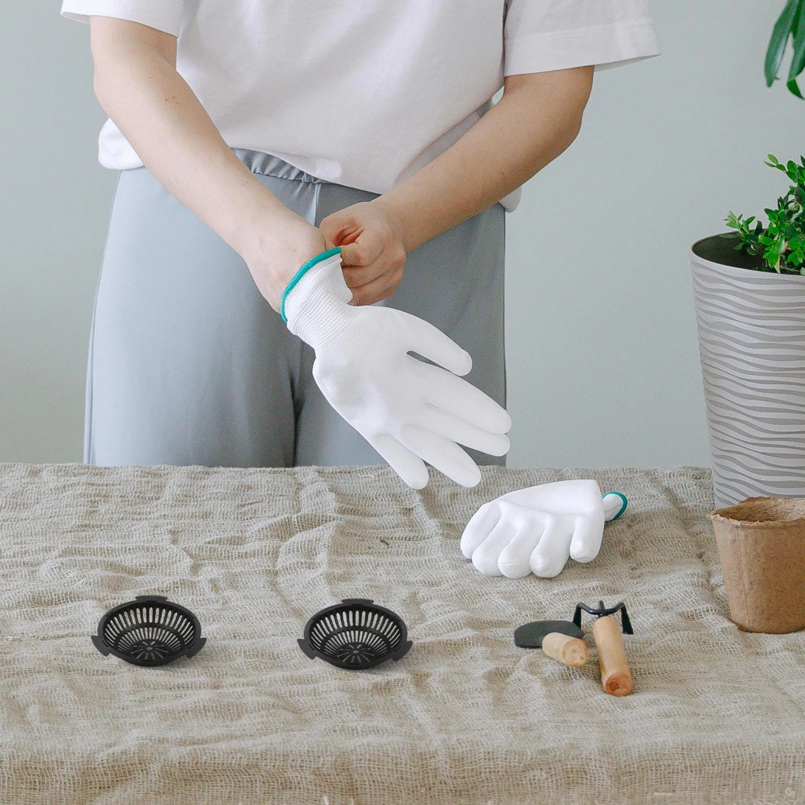 

10pcs Flowerpot Spacer Accessories Plastic Mesh Filters Bonsai Bottom Mats Planter Hole Drainage Screens Soil Prevent
