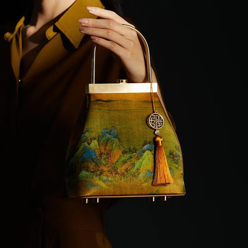 

Chinese Style Hanfu Bags Painting Mulberry Silk High-end Lux Kiss Lock Women's Clutch Handbag Cheongsam Bag for women