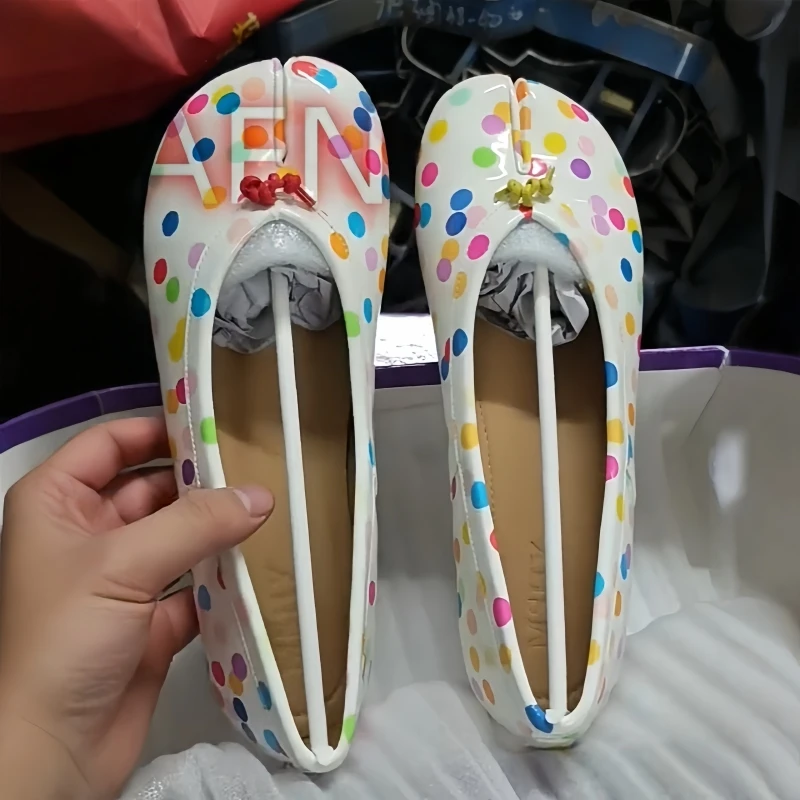 

Women's Colorful Polka Dot Tabi Flats, Split Toe Patent Leather Slip-On Loafers, White Casual Flat Ballet Shoes for Women,35-40