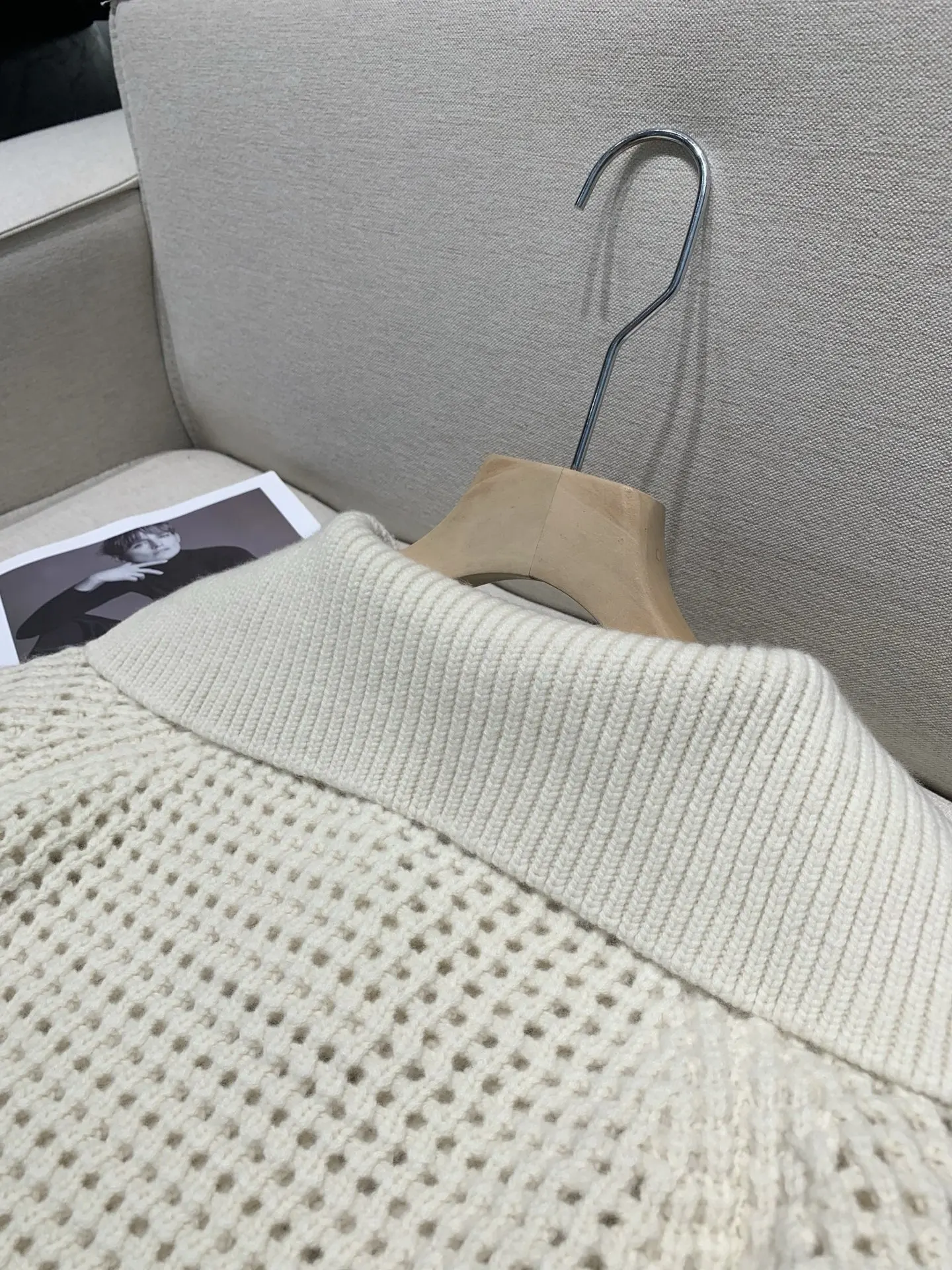 เสื้อสเวตเตอร์ไหมแคชเมียร์ถักลายฉลุแฟชั่นคุณภาพสูงสำหรับผู้หญิง คอลเลคชั่นฤดูใบไม้ร่วง/ฤดูหนาวใหม่