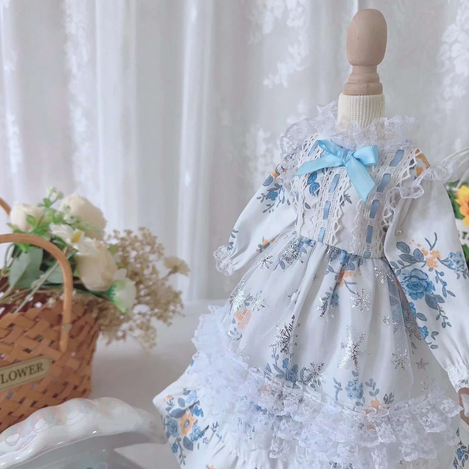 BJD Doll clothe suitable for 1/3 1/4 1/6 Blythe size white blue long sleeve lace small floral dress doll accessories