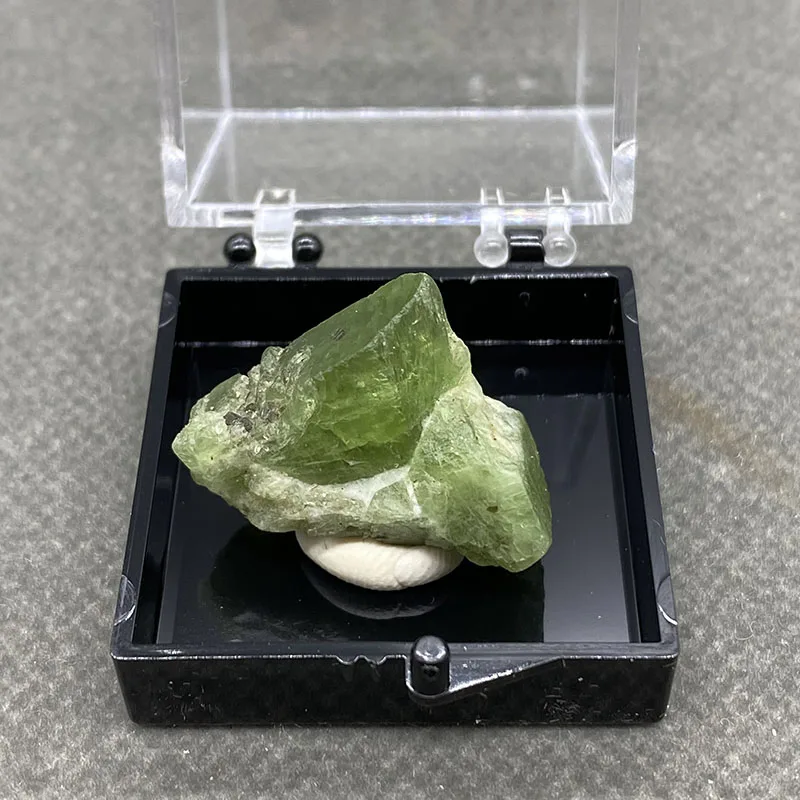 

100% Natural green big Ludlamite mineral specimen stones and crystals quartz gemstones +Box size:35*35*35mm