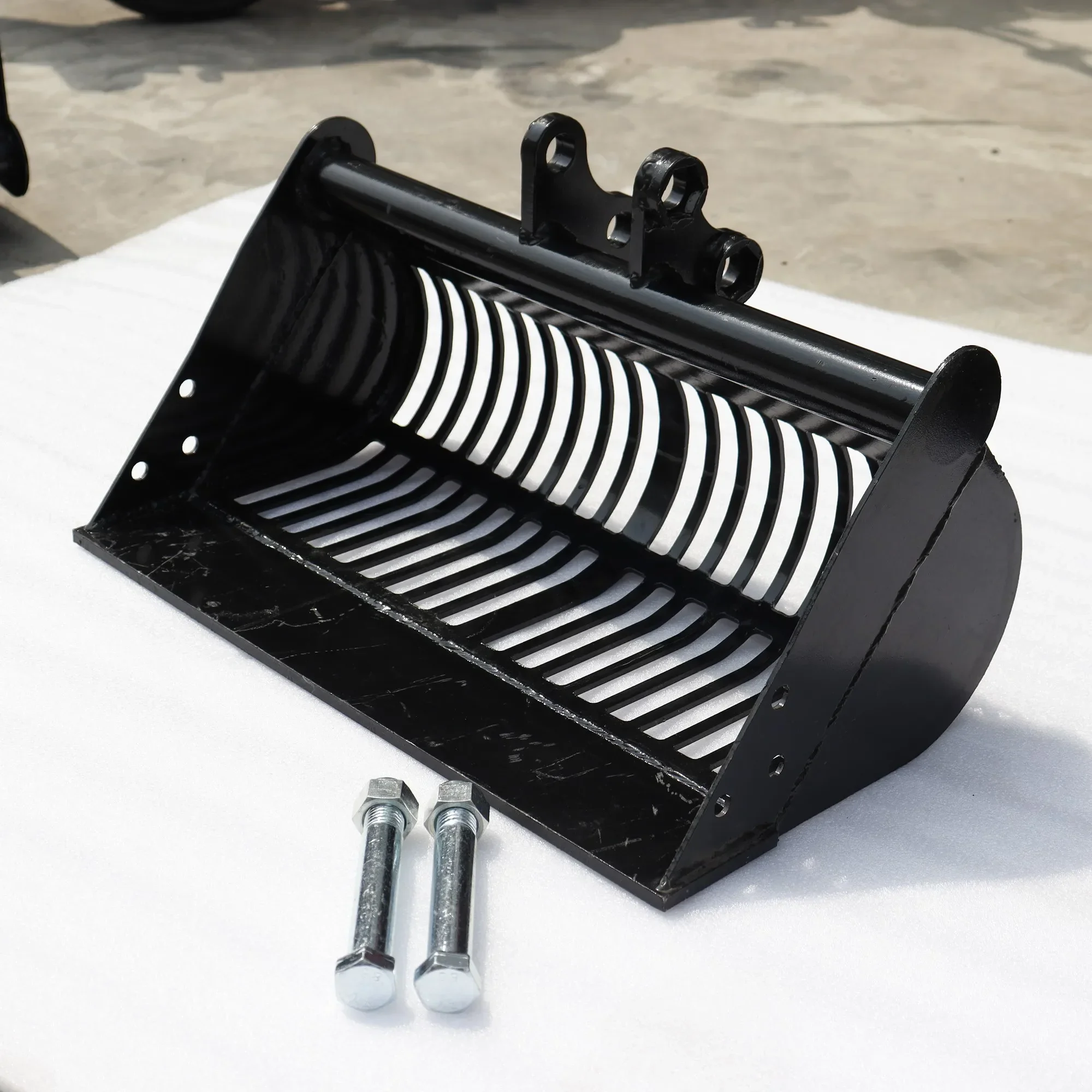 미국 재고 600mm 폭 스크리닝 버킷 어태치먼트, 1톤 미니 굴삭기용 새 철골 구조 버킷