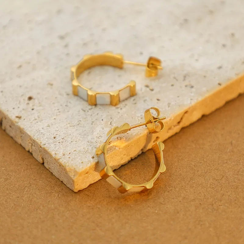 

Personalized Light Luxury Titanium Steel Bamboo Joints with Shell Earrings Women's 18k Electroplated C-shaped Products