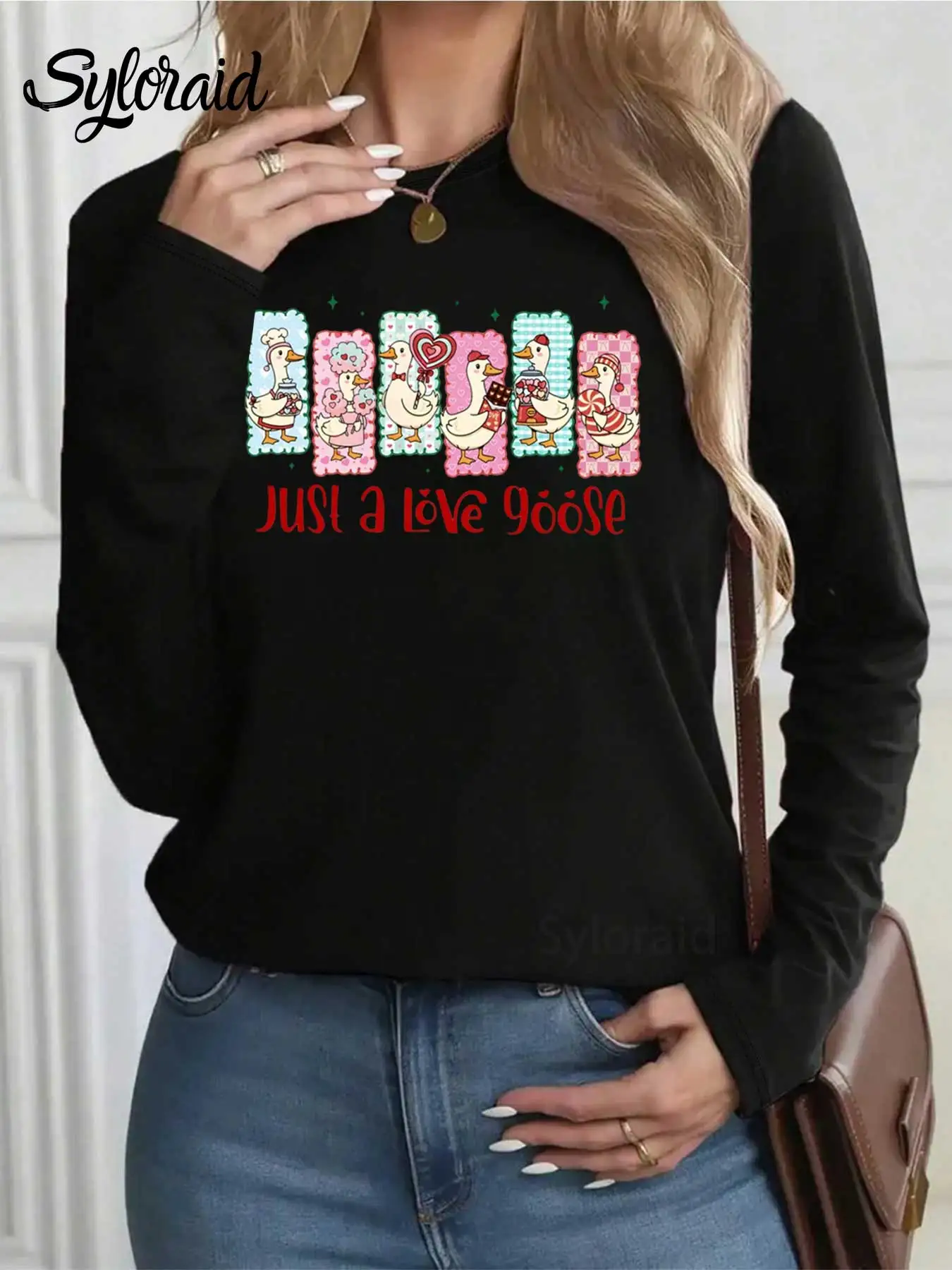 Damska koszulka z długim rękawem z nadrukiem walentynkowym: T-shirt z okrągłym dekoltem i nadrukiem \\\\\\\"Just a Love Goose\\\\\\\", modna, codzienna bluzka.