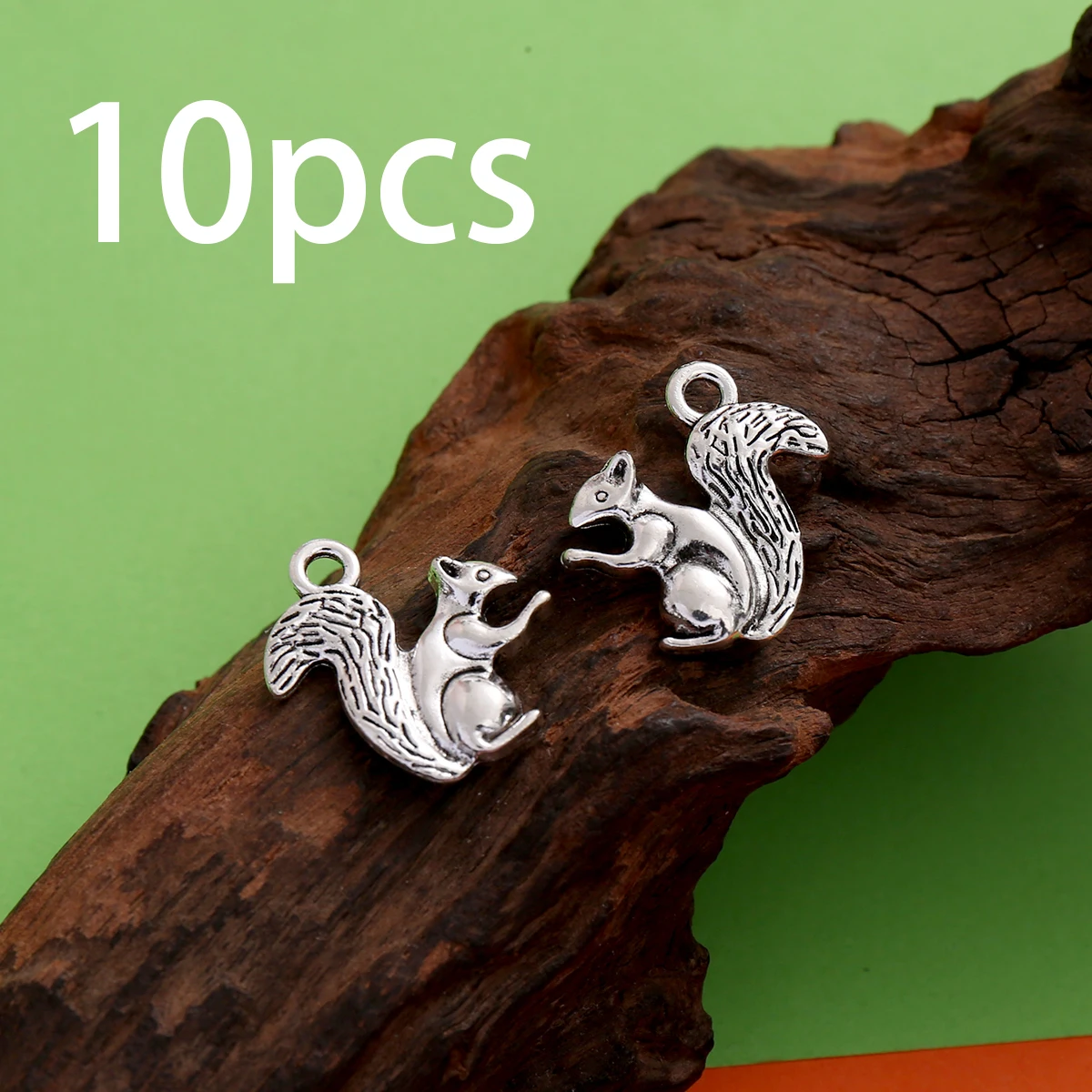 10 Pieces of Vintage-Style Embossed Squirrel Pendants, Single-Hole Hanging Charms of Sitting Squirrels, Suitable for DIY Bracelets, Necklaces, and Forest-Themed Niche Handmade Beading Accessories