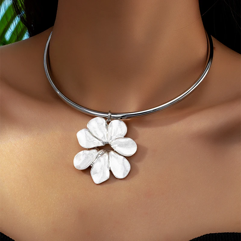 Exaggerated Big Metal Flower Pendant Choker Necklace for Women Wedding Female Collar Accessories Jewelry Gifts