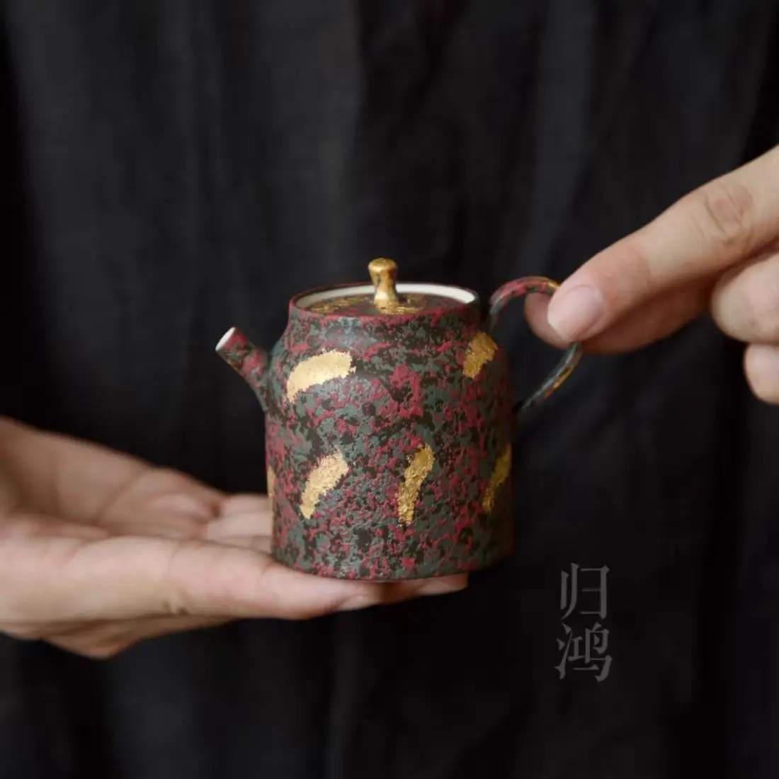 

Jiujuetang Vintage Clay-Glazed Gold-Splattered Teapot High-End Ceramic Small Pot For Home Use With Ball-Hole Filter Tea Set