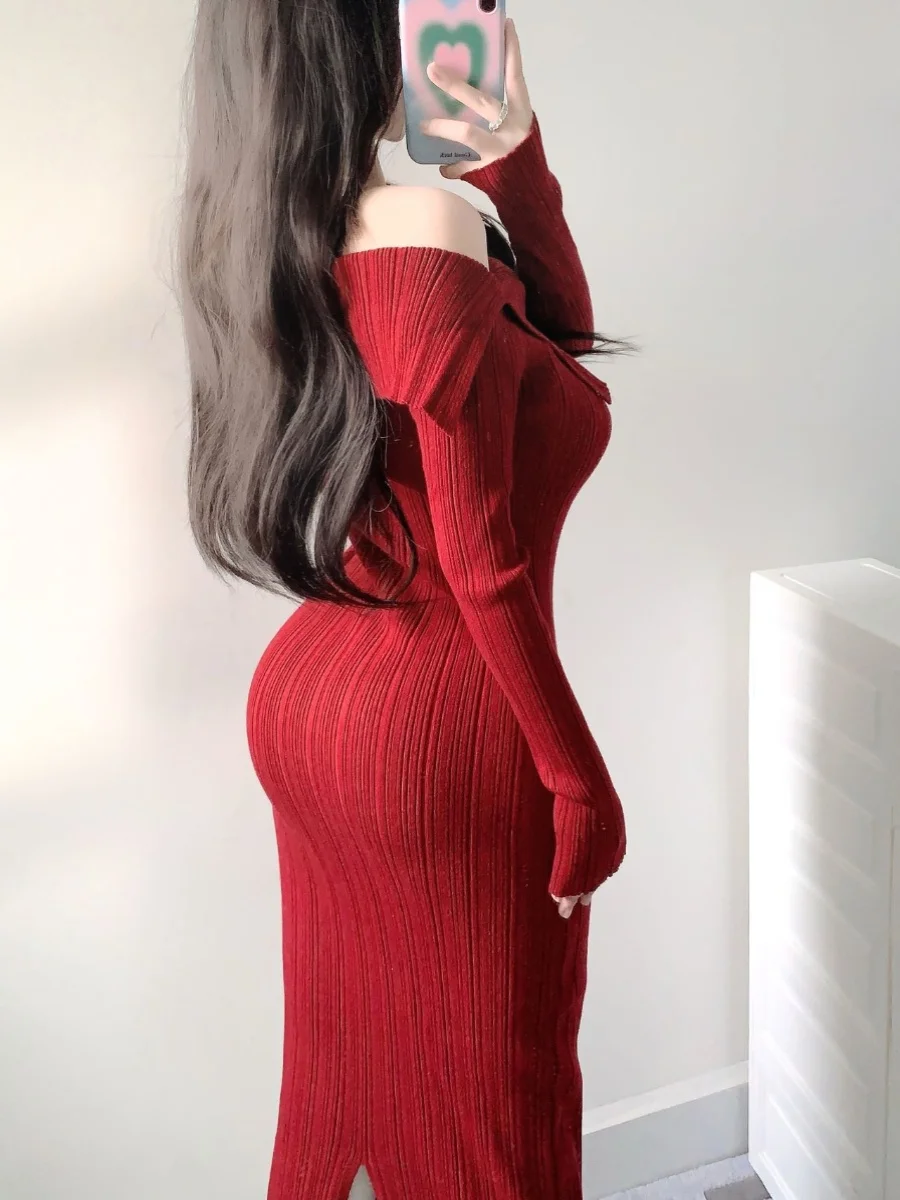 

Платье-комбинация Pure Desire Sexy Sister: женское осенне-зимнее платье с завышенной талией и одним открытым плечом, создающее нежный и соблазнительный образ