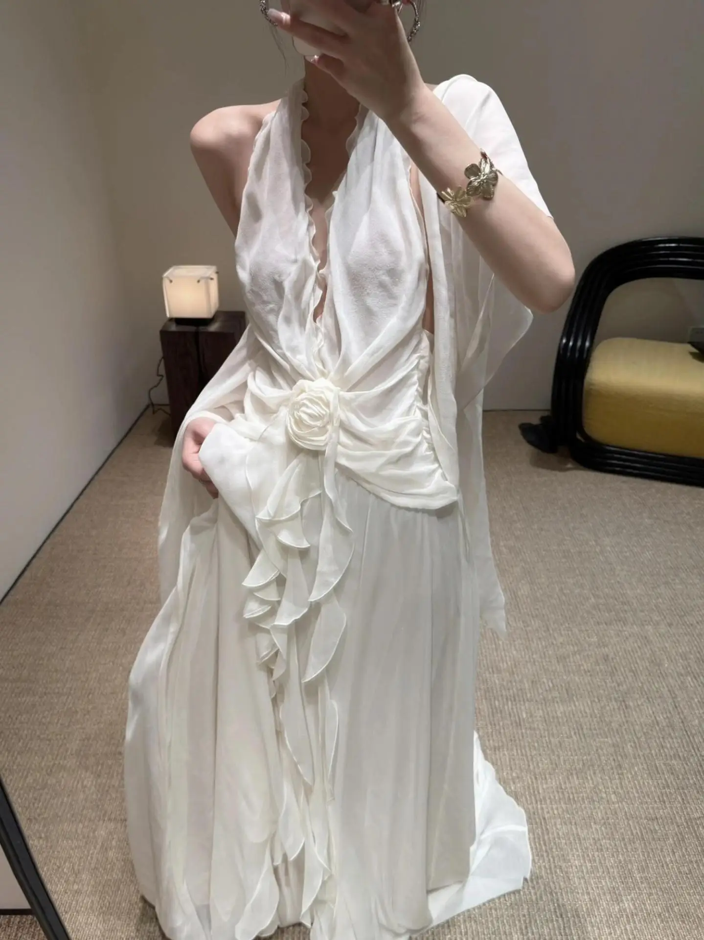 หรูหราสีขาวคอแขวนชุดฤดูใบไม้ผลิผู้หญิง Flounce ชุดยาวแขนกุดฤดูร้อนสูงเอวซิปความยาวชุดชายหาด