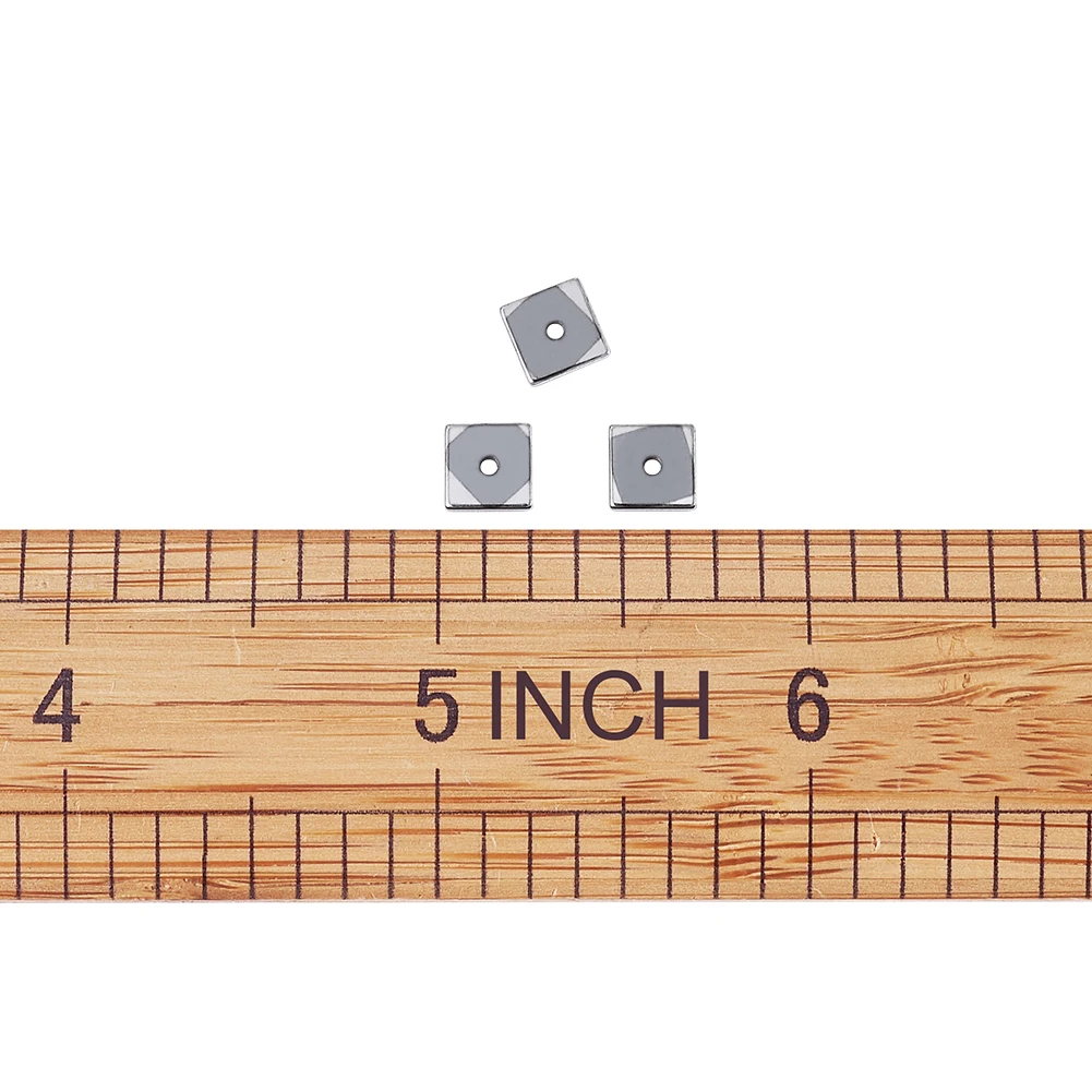 Pandahall 50개/로트 6x6x1mm 정사각형 드릴링 처리된 전기도금 비자성 합성 헤마타이트 비즈 얇은 스페이서 루즈 비즈 구멍: 1mm